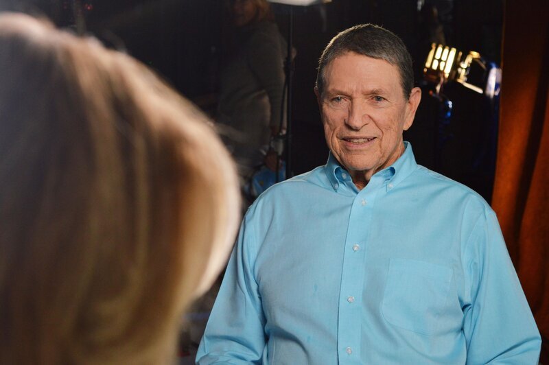 Jim Robinson ist verzweifelt. Das verstörende Rätsel des Verschwindens seiner Tochter beschäftigt ihn und den Rest der Familie jahrzehntelang. Als die 19-jährige Wendy Kae Robinson nicht zur verabredeten Zeit vom Sonnenbaden am See zurückkam, wusste er sofort, dass etwas nicht stimmt. – Bild: Discovery Communications Lizenzbild frei