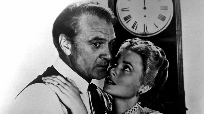 Amy Kane (Grace Kelly) wurde soeben mit dem Sheriff Will Kane getraut. Die Jungvermählten wollen den Ort verlassen und woanders eine „zivile“ Existenz gründen. Aber es kommt nicht dazu, denn vier Banditen treffen ein, die an Sheriff Kane Rache nehmen wollen. Die verängstigte Amy haben sie bereits in ihrer Gewalt. – Bild: ZDF und United Artists