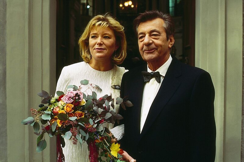 Das glückliche Ende einer Liebesgeschichte? Margot (Jutta Speidel) und Berthold Sanwaldt (Günter Mack). – Bild: Hermann Roth