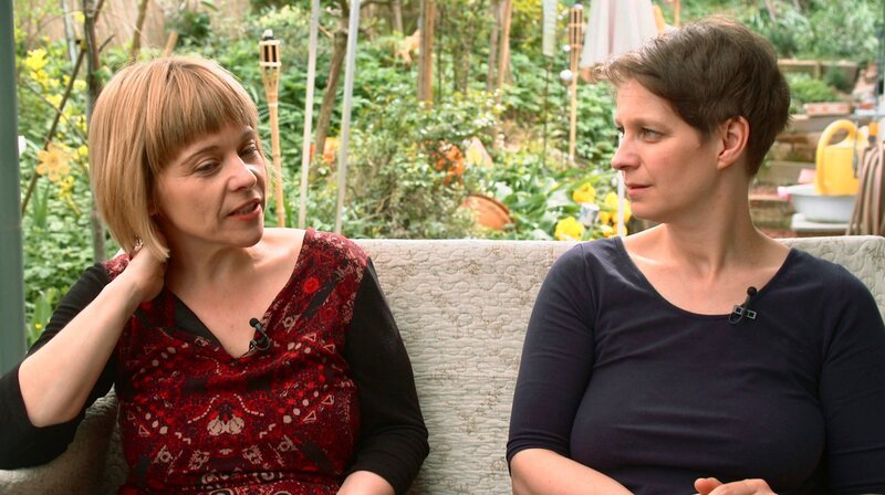 Die Freundschaft zu Sabine ist auch eine wichtige Verbindung zu ihrem alten Leben. – Bild: WDR