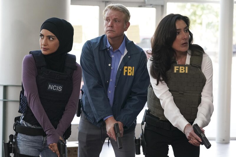 (v.l.n.r.) Fatima Namazi (Medalion Rahimi); Mark Collins (JD Cullum); Lisa Rand (Alicia Coppola) – Bild: Michael Yarish