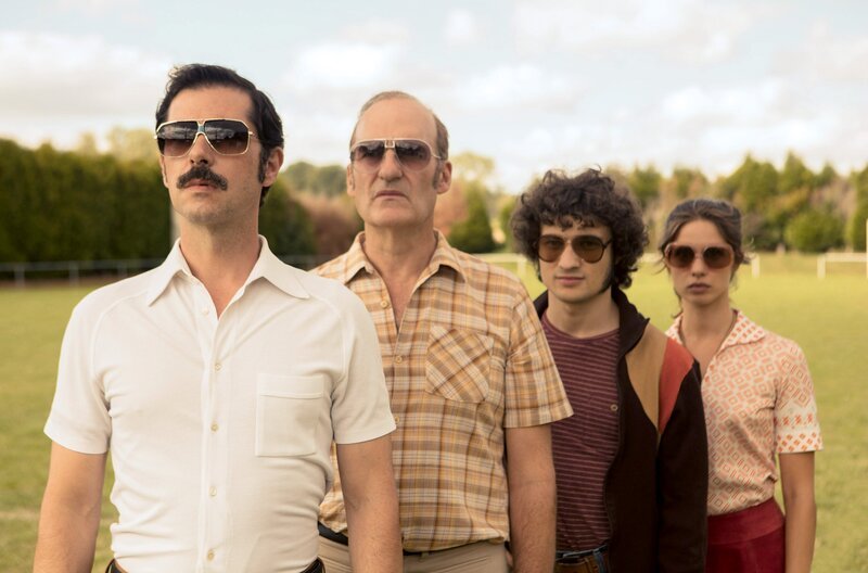 v.l. Didier Mathure (Melvil Poupaud), Marcel Bénes (Michel Vuillermoz), Rémy Bidaut (Quentin Dolmaire) und Véra Clouseau (Daphné Patakia) – Bild: WDR/​Nicolas Velter/​Montebello Productions/​Canal+