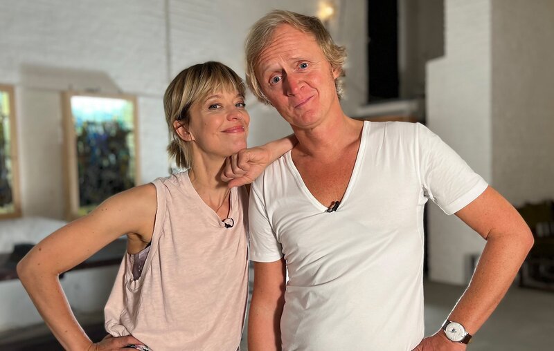 Die Schauspielerin Heike Makatsch ist schon lange eine feste Größe in der deutschen Kino- und Filmlandschaft. Auch international hat sie mit Filmen wie Resident Evil oder Love actually Erfolge gefeiert. Dass sie jetzt auch noch zu Gast bei der Kurzstrecke mit Pierre M. Krause ist, war nur eine Frage der Zeit. – Bild: ZDF und SWR/​dibido