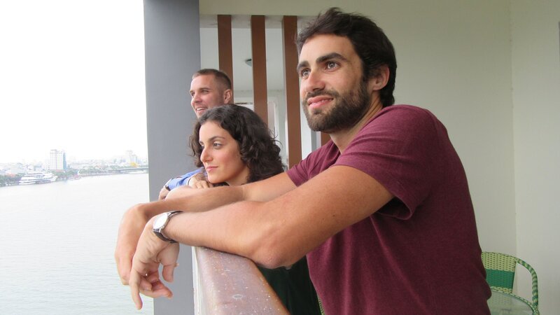 Portrait shot of agent Peter Frieske with contributors Casie Tennin and Casey Laird in Da Nang, Vietnam as seen on their house tour for House Hunters International. – Bild: Scripps Networks, LLC
