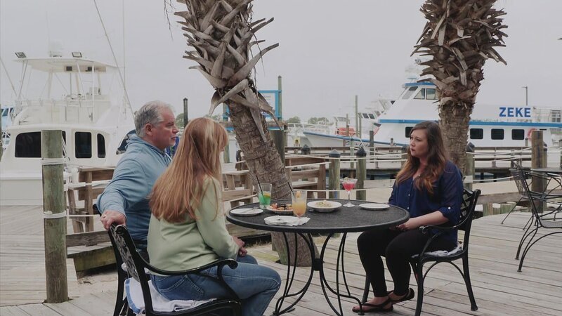 Seit fast 20 Jahren macht ein Paar aus Missouri Urlaub in der Küstenstadt Gulf Shores in Alabama. Als ihr Sohn aufs College geht, entscheiden sie: Jetzt ist der richtige Zeitpunkt für einen Umzug! Sie suchen ein Haus mit zwei Schlafzimmern, Pool, Platz für ihr Boot und mit Meerblick. – Bild: HGTV