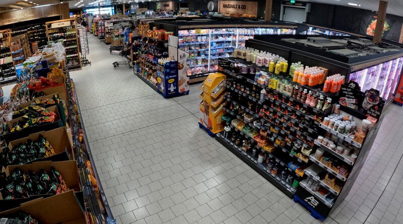 Viele EDEKA-Märkte sind heute große Einkaufstempel. Weiteres Bildmaterial finden Sie unter www.br-foto.de. – Bild: SWR