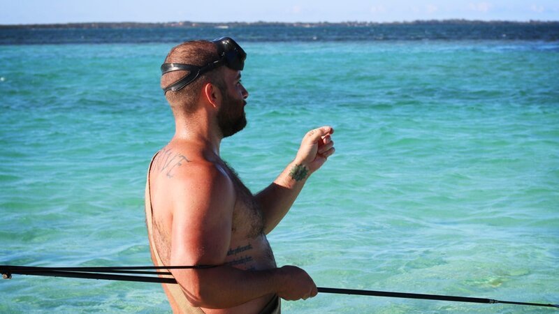 Ryan fishing. – Bild: Discovery Channel