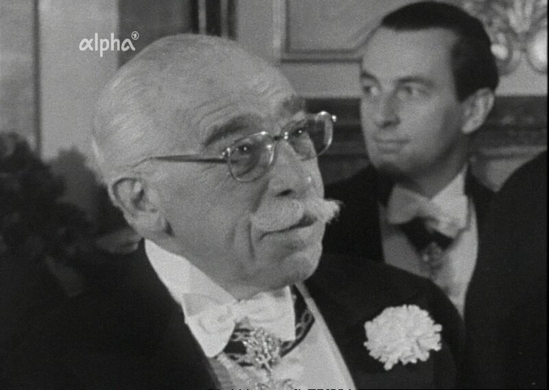 Der Unternehmer Manfred Mautner Markhof bekommt das große goldene Ehrenzeichen für seine Verdienste. Fürst Schwarzenberg gibt eine Brautsoiree aus Anlass der Verheiratung seiner Tochter. All das ist Teil der Filmdokumentation von Wolfgang Dern von 1969. Aber Dern zeigt auch die andere, die entgegengesetzte Seite der sozialen Stufenleiter wie z. B. einen Postbeamten, der mit seiner Frau und seinem Kind in einer winzigen Altbauwohnung lebt: ohne fließend Wasser und mit Bassena und Toilette im Hof. – Bild: BR