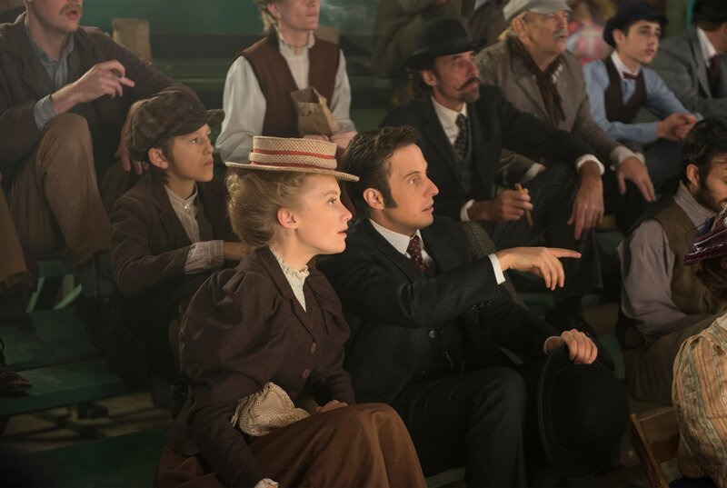 v.l.n.r.: Edna Brooks (Tamara Hope), Constable George Crabtree (Jonny Harris), Simon Brooks (Percy Hynes White) – Bild: WDR/​Shaftesbury Murdoch VIII Inc