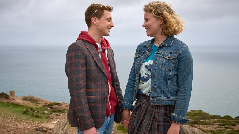 Perry Santos (Jordan Lee Moss) und Victoria Brennan (Natascha Weitzendorf) kommen sich durch ihre gemeinsame Liebe zur Kunst näher. – Bild: ZDF und Jon Ailes