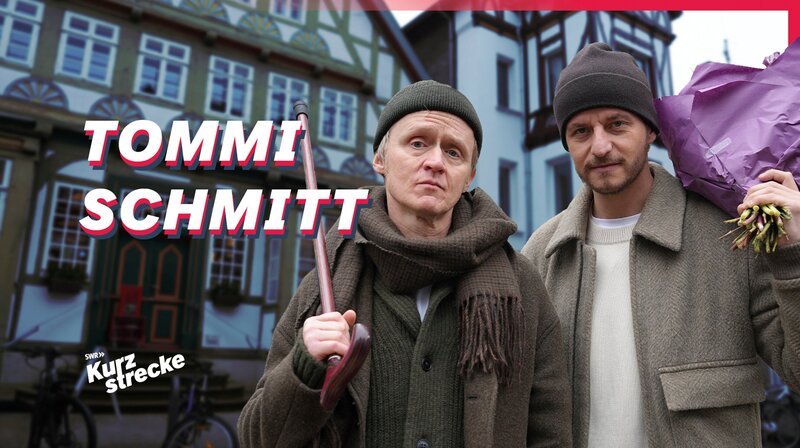 Premiere in Detmold! Zum ersten Mal empfängt Tommi Schmitt ein Kamerateam in seiner Heimatstadt: Tommi Schmitt trifft Pierre M. Krause. Europas erfolgreichster Podcaster und Europas einziger Mann ohne Podcast. – Bild: SWR