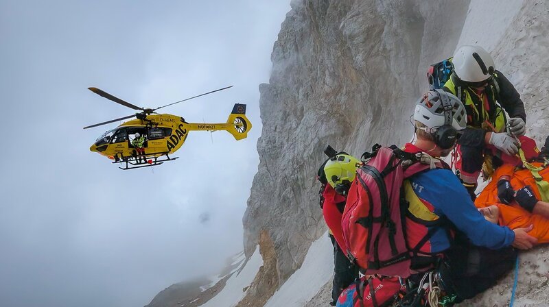 Einsatz der Bergwacht Grainau. Weiteres Bildmaterial finden Sie unter www.br-foto.de. – Bild: BR/​Timeline Production
