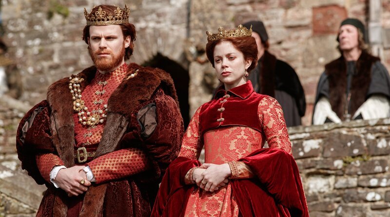 Prince Harry Tudor (l., Ruairi O’Connor) und Catherine of Aragon (r., Charlotte Hope). – Bild: WDR/​Starz Entertainment, LLC/​TSP Productions LTD