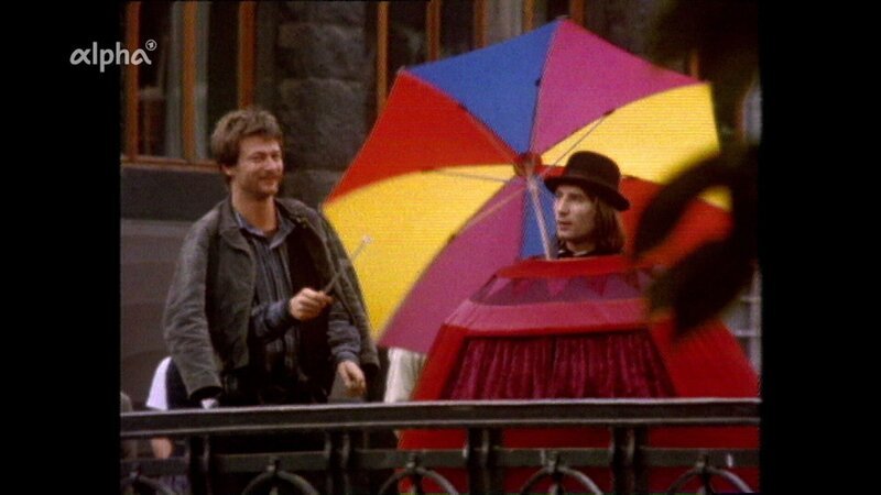 Amsterdam galt in den 70er-Jahren mit gutem Grund als eine herrlich lässige, liberale, tolerante und lebensfreudige Stadt. Aber Amsterdam hatte auch das Image, die Puppenstube Europas zu sein, was wohl auch mit den 7000 denkmalgeschützten Häusern innerhalb der Stadt zu tun hatte. Was steckte also dahinter, wie war Amsterdam damals wirklich? – Bild: BR/​rbb