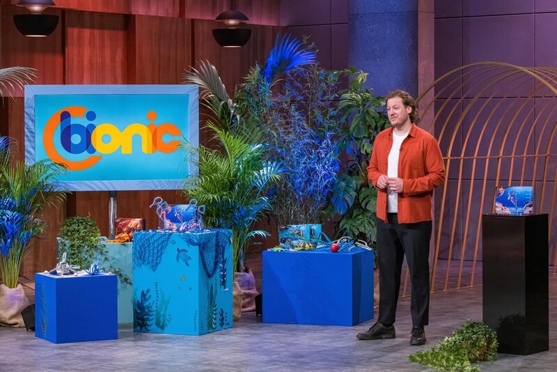 Marcel Pasternak präsentiert mit bionic Toys Spielbausteine zum Nachbauen bionischer Mechaniken. Er erhofft sich ein Investment von 320.000 Euro für 10 Prozent der Firmenanteile. – Bild: RTL /​ Bernd-Michael Maurer