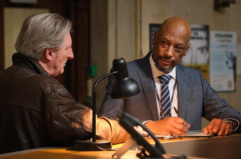 v.l.n.r. Alex Ridley (Adrian Dunbar), DCI Paul Goodwin (Terence Maynard) – Bild: WDR/​West Road Pictures/​A3MI