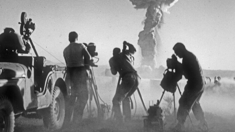 In dem geheimen Filmstudio Lookout Mountain Air Force Station wurden Kurzfilme über die Atombombe produziert. Sie sollten der Bevölkerung die Angst vor den Waffen nehmen. – Bild: Ken Hackman /​ Off The Fence