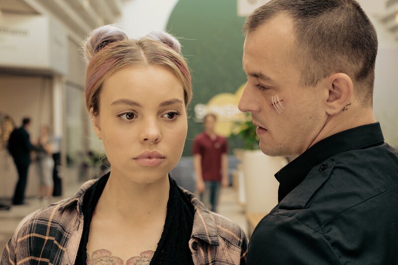 Lea Zoé Voss (Saschi), Paul Wollin (Mario). – Bild: ORF/​Mona Film/​Petro Domenigg