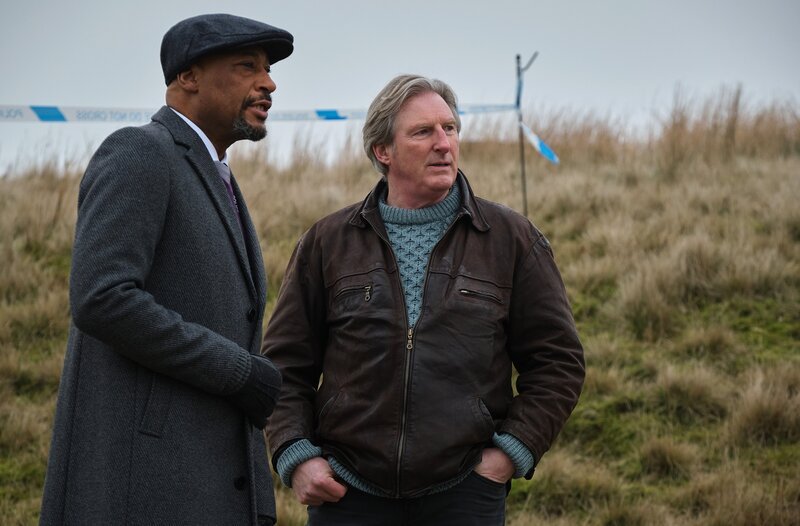 DI Carol Farman (Bronagh Waugh), Alex Ridley (Adrian Dunbar). – Bild: WDR/​West Road Pictures/​A3MI