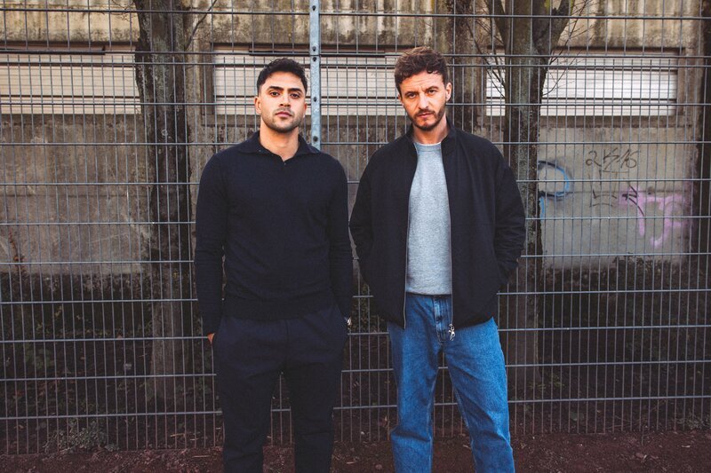 Nadiem Amiri und Tommi Schmitt. – Bild: Fabio Rizzetto /​ ZDF