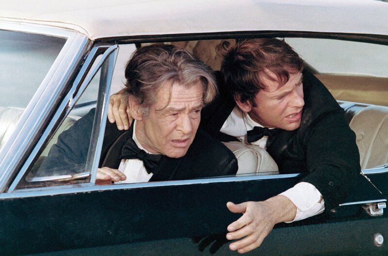 Charley Ellis (Robert Ryan, links) und Antoine Cardot (Jean-Louis Trintignant, rechts). Weiteres Bildmaterial finden Sie unter www.br-foto.de. – Bild: BR/​Vuelta Entertainment GmbH/​Studiocanal/​Yves Manciet