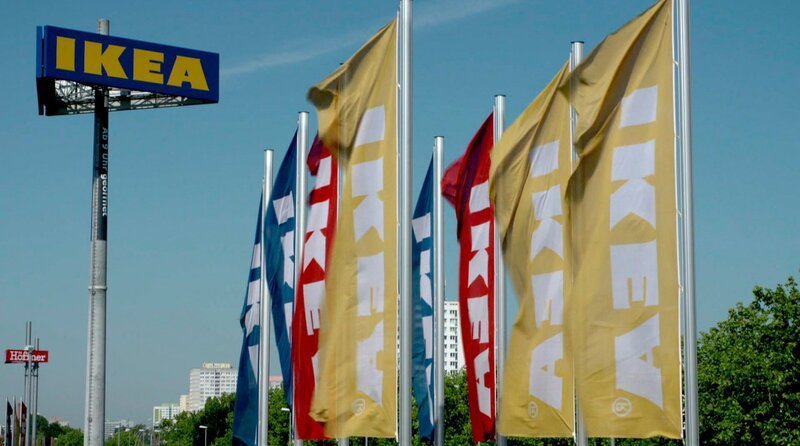Wie gut ist die Qualität der Ikea-Möbel? Wie gut ist der Service? Und: Unter welchen Bedingungen arbeiten die Ikea-Mitarbeiter:innen? – Bild: SWR