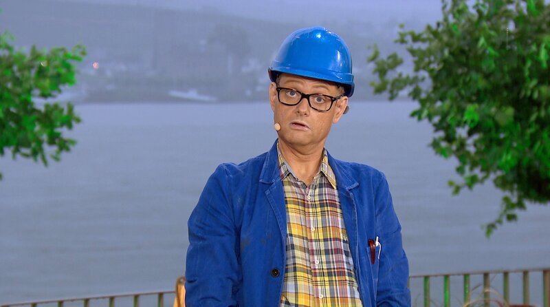 Fachkräfte-Mangel in Bingen? „Handwerker Peters“ präsentiert sein gleichnamiges Comedy Programm „Fachkräfte-Mangel“ in Bingen am Rhein. In dieser SWR Spezialausgabe erzählt er Geschichten aus dem Leben eines Handwerkers. – Bild: SWR