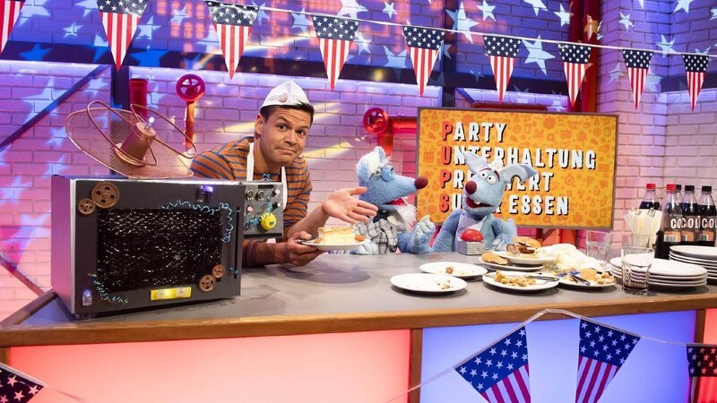 Woozle erfindet ein Gerät, das aus kleinen Würfeln echtes amerikanisches Essen zaubert. – Bild: SUPER RTL
