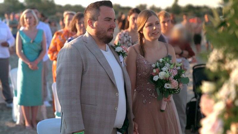 Lex heiratet seine Annika am Strand des Marina di Venezia – Bild: RTLZWEI