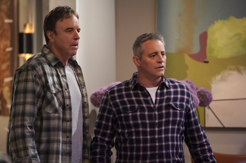 Don Burns (Kevin Nealon, l.); Adam Burns (Matt LeBlanc, r.) – Bild: 2019 CBS Broadcasting, Inc. All Rights Reserved /​ Eddy Chen Lizenzbild frei