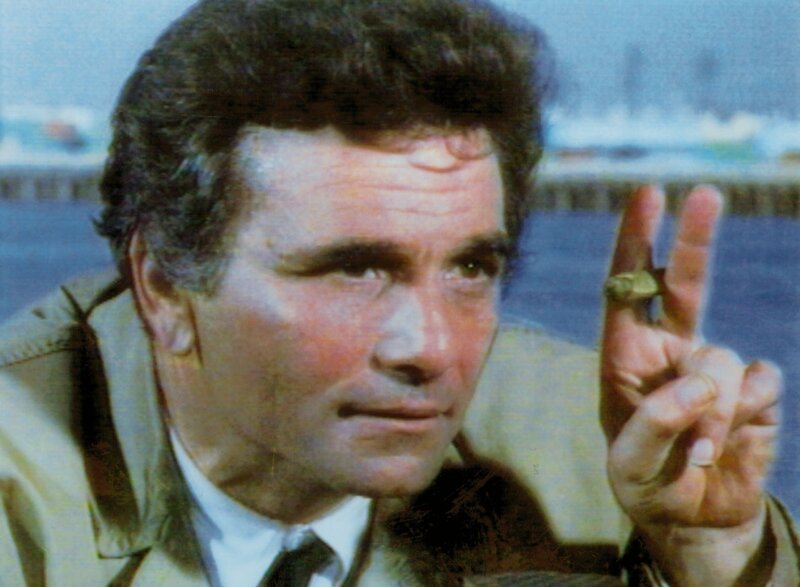 Devlin wird für Lt. Columbo (Peter Falk) zum Hauptverdächtigen. Doch wie soll er ihm den Mord nachweisen? – Bild: RTL