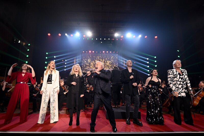  Teresa Vogl, Lilian Klebow, Nicole, Nino de Angelo,  Drew Sarich, Juliette Khalil, Johnny Logan. – Bild: ORF/​Hans Leitner