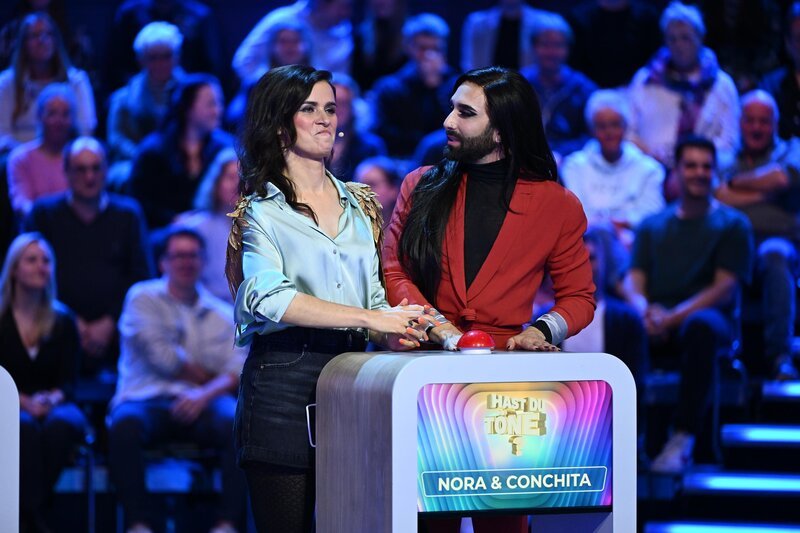 Nora Tschirner (l.); Conchita Wurst (r.) – Bild: Seven.One /​ Willi Weber