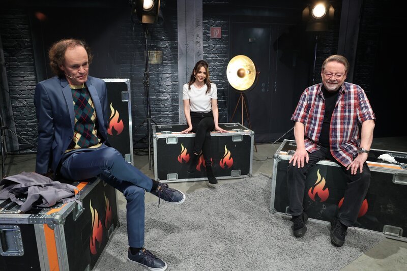 V.l.: Olaf Schubert, Mandy Capristo, Jürgen von der Lippe. – Bild: TVNOW /​ Frank W. Hempel