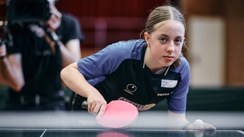 Josi – Mit 12 in der Tischtennis-Bundesliga 2 – Bild: hr/​Isaak Papadopoulos