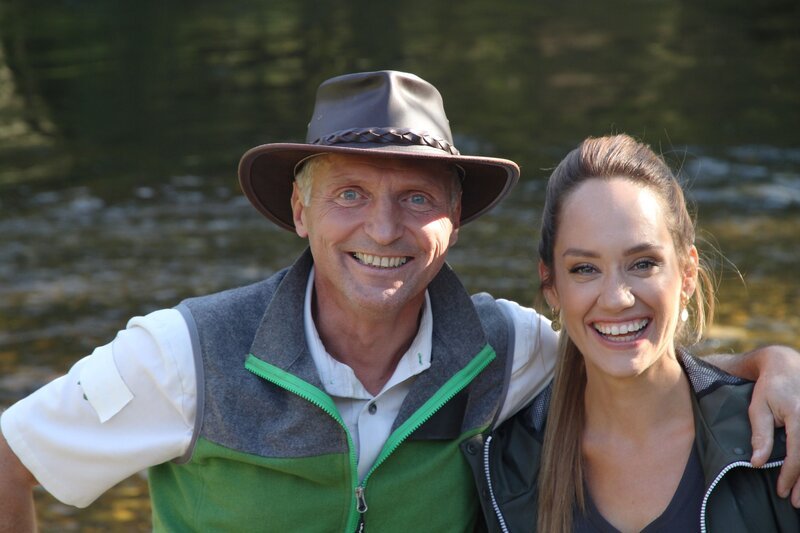 Sasa Schwarzjirg mit Nationalpark Ranger Robert Müllner. – Bild: ORF/​TVfriends