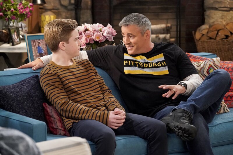 Teddy Burns (Matthew McCann, l.); Adam Burns (Matt LeBlanc, r.) – Bild: Robert Voets