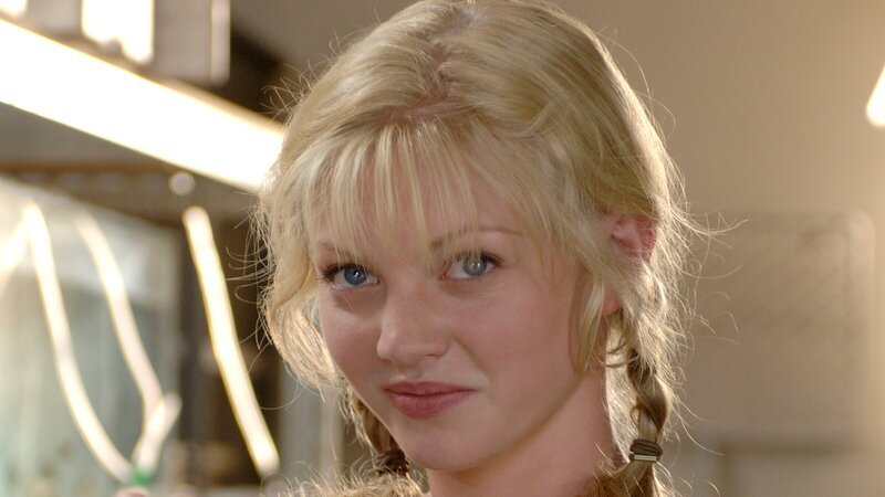 Rikki (Cariba Heine) will dem Betrüger Barry eine Lektion erteilen. – Bild: ZDF
