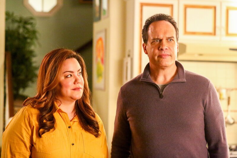 Katy Mixon (Katie Otto), Diedrich Bader (Greg Otto). – Bild: ORF/​Disney/​ABC/​Michael Ansell