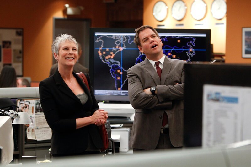 Dr. Samantha Ryan (Jamie Lee Curtis, l.) und DiNozzo (Michael Weatherly, r.) – Bild: CBS Broadcasting, Inc.