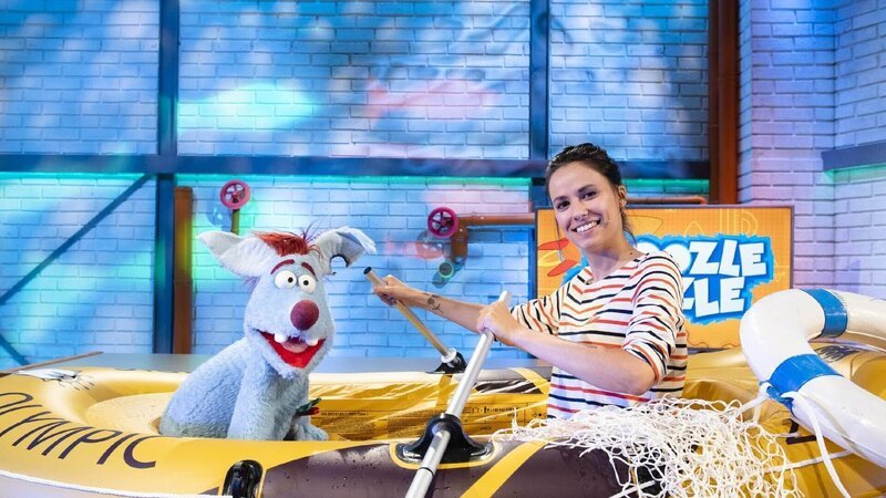 Woozle und Maria treten in die  Fußstapfen der gefürchteten Seeräuberin Woozinda Blaufell. – Bild: SUPER RTL