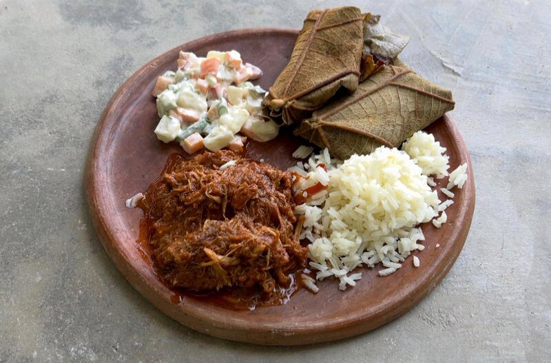 Estofado ist ein traditionelles Festessen aus Guatemala. Durch die Geheimzutaten Bier und Cola wird das Fleisch besonders zart … – Bild: Elephant Doc
