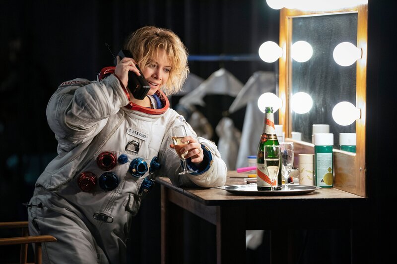 Tracy Stevens (Sarah Jones) – Bild: Jonny Cournoyer /​ Sony /​ Sony Pictures Television Inc.