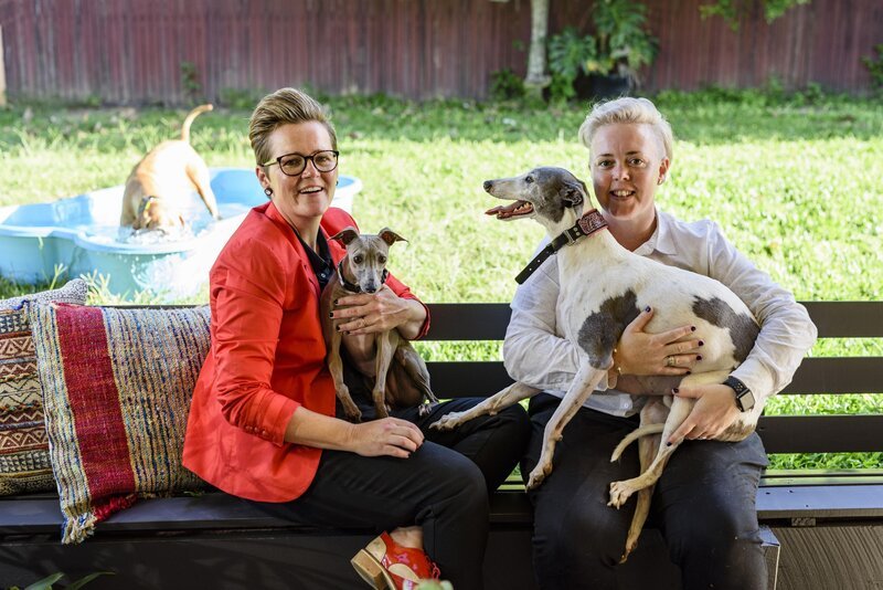 Sonia (l.); Ange (r.) – Bild: 2018 Foxtel Management Pty Limited and Beyond Entertainment Limited Lizenzbild frei