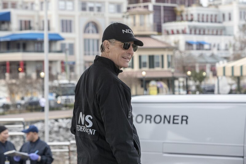 Das Team um Dwayne Pride (Scott Bakula) ermittelt im Fall einer verschwundenen Kongressangestellten, die kurz vorher noch aus einer brenzligen Situation gerettet werden musste … – Bild: CBS Broadcasting, Inc. All Rights Reserved /​ Skip Bolen
