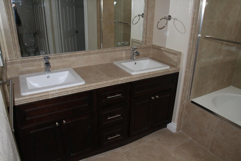 Christina und Tarek El Moussa kaufen preiswert Häuser auf. Sie stecken all ihre Energie in die Renovierung und Sanierung und hoffen anschließend auf einen gewinnbringenden Weiterverkauf. Das kreative Ehepaar verwandelt so manche Bruchbude in einen Traumpalast … – Bild: HGTV/​Scripps Networks, LLC.