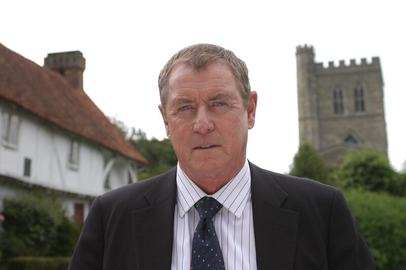 Und wieder hat Barnaby (John Nettles) mit rätselhaften Morden in idyllischer Umgebung zu tun. – Bild: ZDF/​All3Media International
