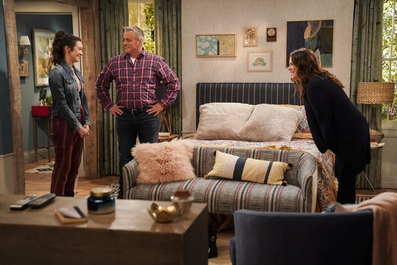 (v.l.n.r.) Kate Burns (Grace Kaufman); Adam Burns (Matt LeBlanc); Andi Burns (Liza Snyder) – Bild: CBS Broadcasting, Inc.