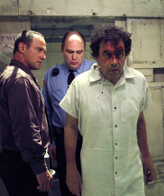 L-R Det. Elliot Stabler (Christopher Meloni) und Callum Donovan (Stephen Rea) – Bild: NBC Universal, Inc /​ 13TH STREET