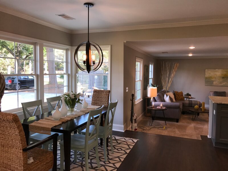 The large open dining space and interior decoration, the new house on Flip or Flop Atlanta is ready to sell. – Bild: HGTV